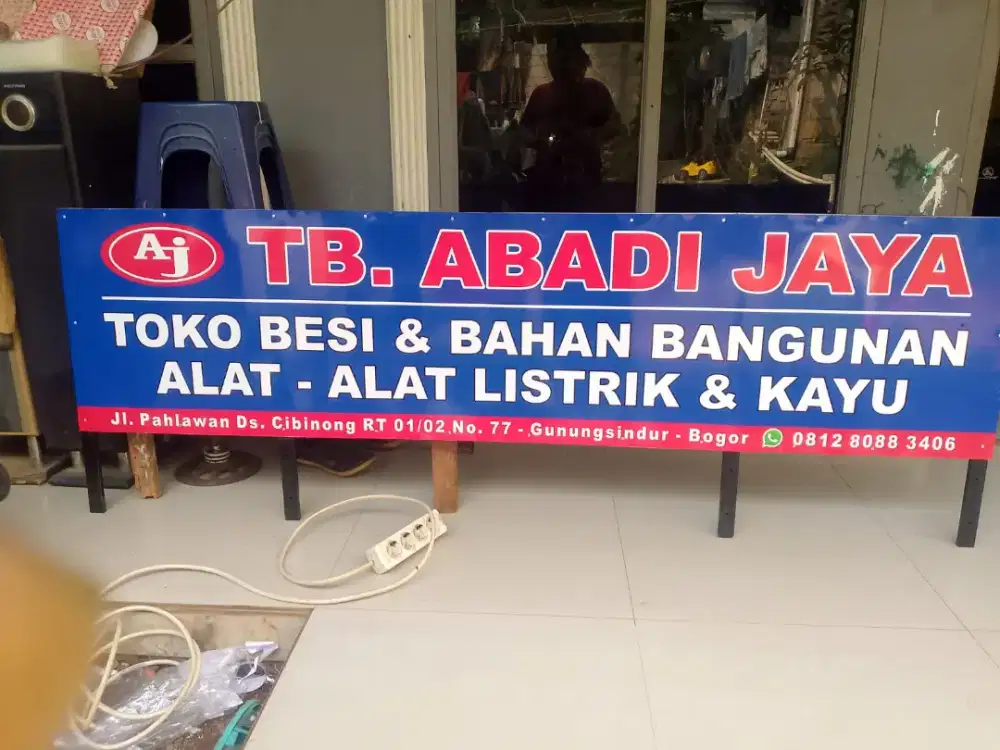 MENCARI PEKERJAAN DESAIN GRAFIS
