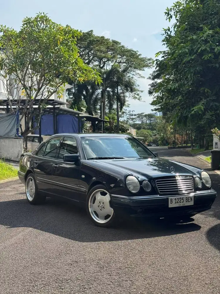 LOW KM!! Mercedes Benz E320 W210 New - Eyes