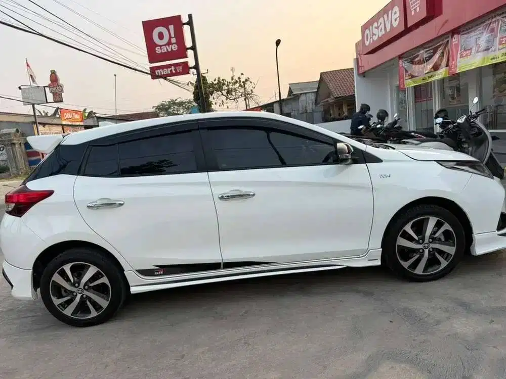Toyota Yaris MATIC AT GR 2021