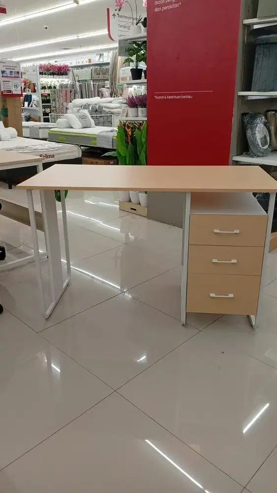 Hilde Table White