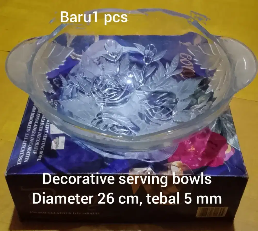 Decorative serving bwols