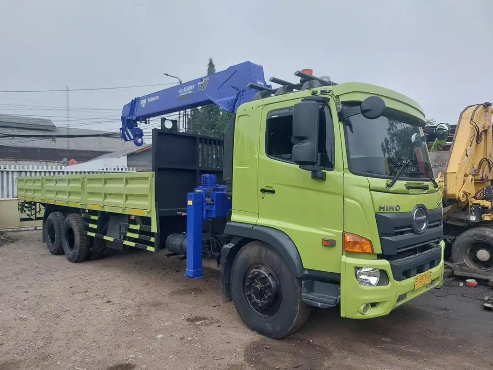 Hino 6x4 tahun 2018 crane tadano 10 ton 5 section