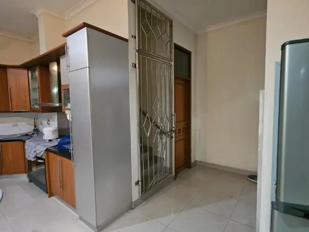 Surya Sumantri Mainroad 2 Gedung Resto + Rumah Tinggal