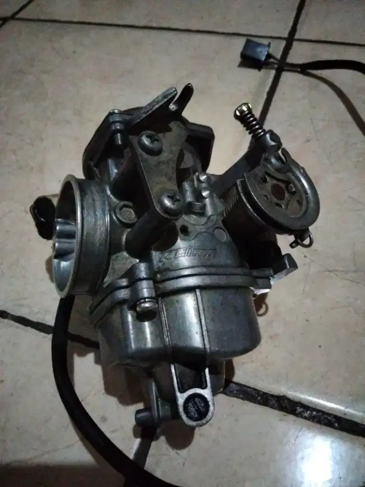 Di jual karburator ori copotan motor beat karbu normal tinggal pasang.