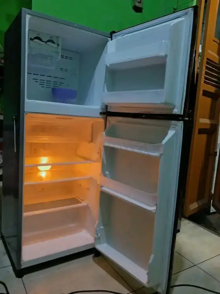 Kulkas Polytron