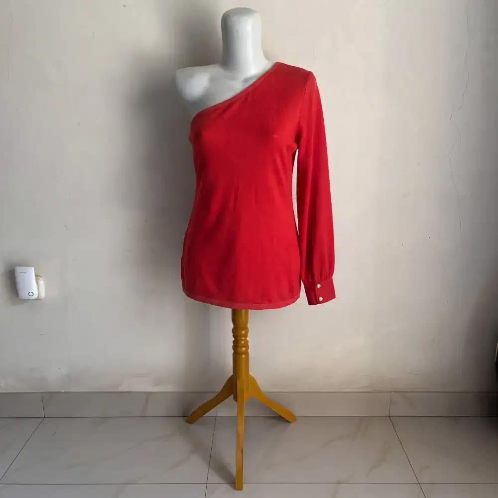 One shoulder dress