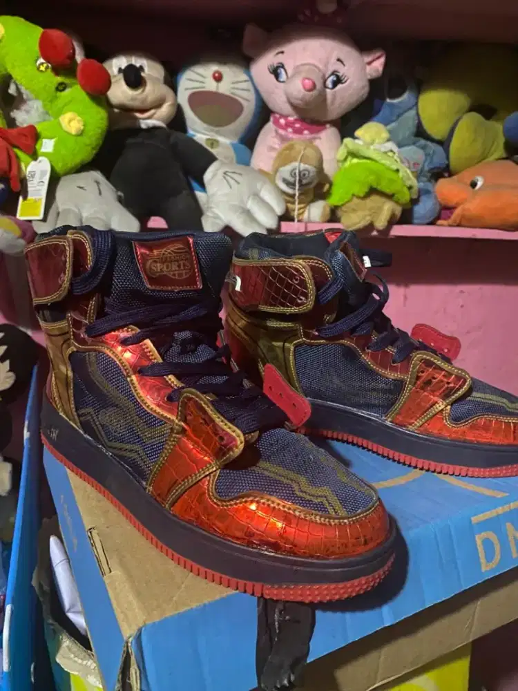 Sepatu Nike desain god