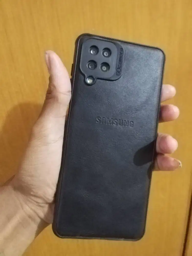 Samsung m12 4+1 /64 gb