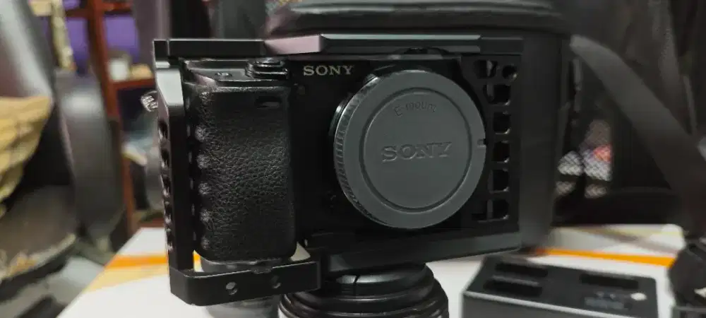 Sony a 6400 lensa kit dan fix 50mm f1. 8