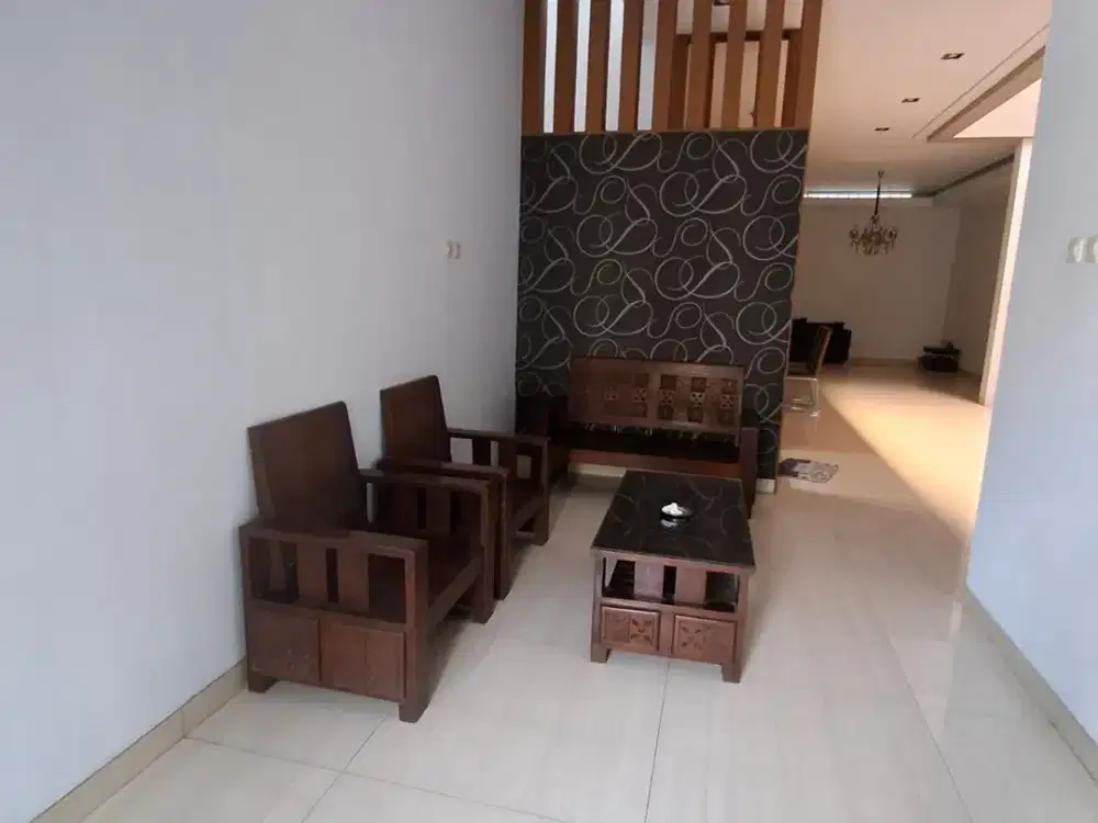 JUAL/SEWA RUMAH SIAP HUNI 2 Lantai DI SINGGASANA PRADANA
