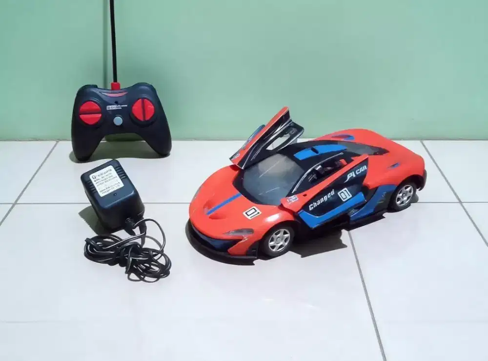 Mainan mobil remote