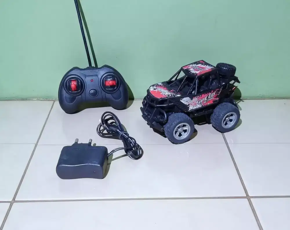 Mobil remote mini offroad.
