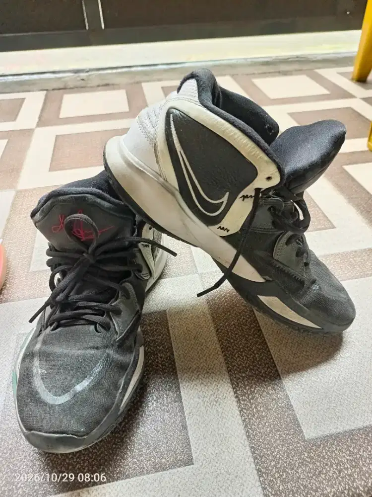Sepatu basket nike kyrie infinite 8