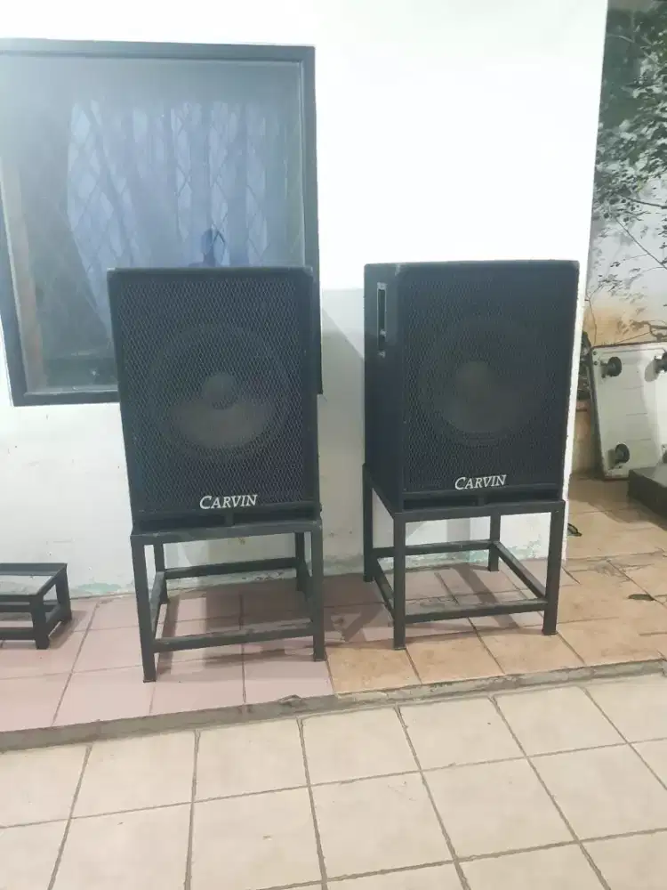 Sepasang Subwoofer aktif 18 inch Carvin sw1801A made in USA