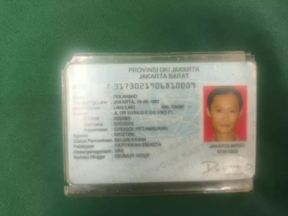 saya sedang mencari pekerjaan bagian p restoran atau hoyel