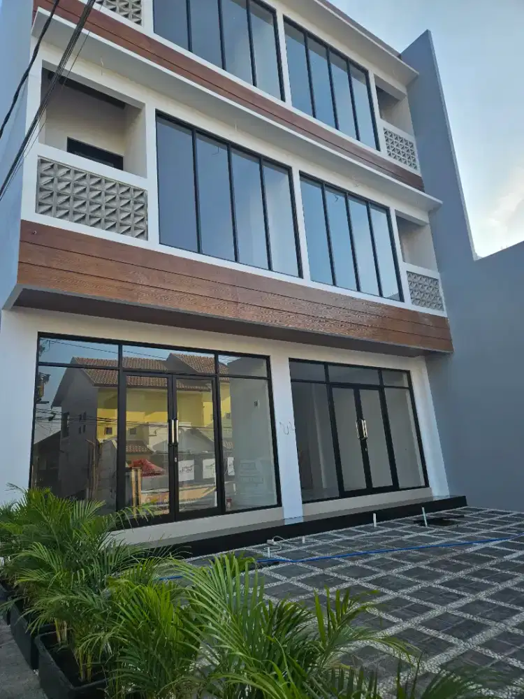 RUKO 3LANTAI DIJUAL BARU STRATEGIS READY SIAP KERJA ATAU DISEWAKAN