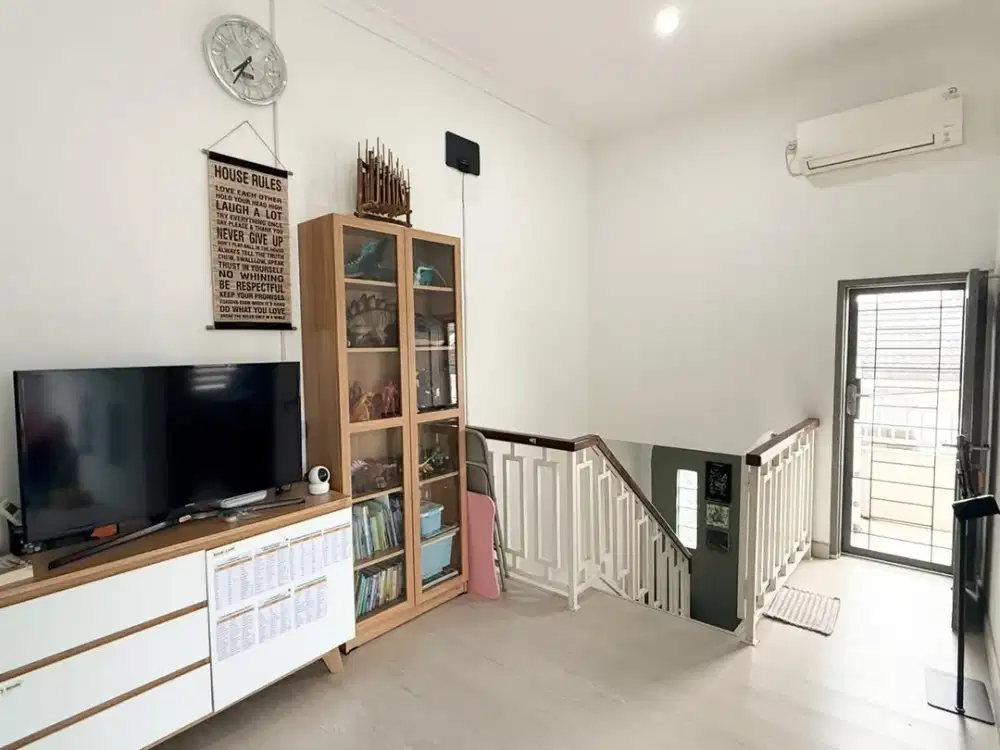 DIJUAL Rumah HOOK Nyaman, Terawat dan SEMI FURNISHED Komplek Kharisma Residence-Bojongsoang Bandung
