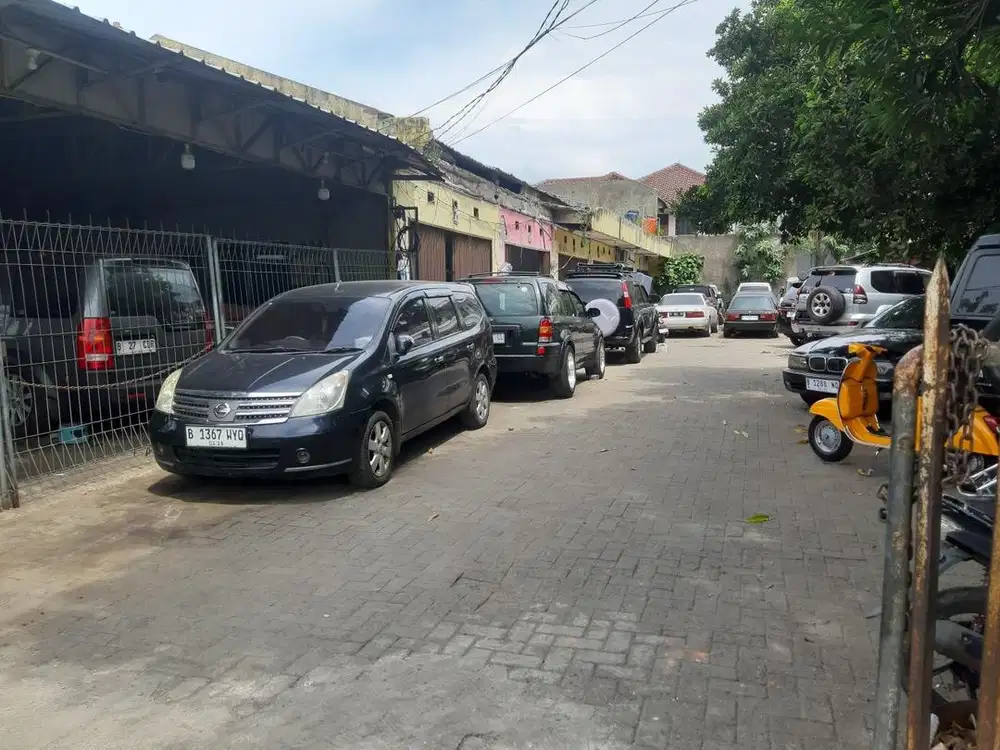 Tanah beserta bangunan seluas LT 1000m2