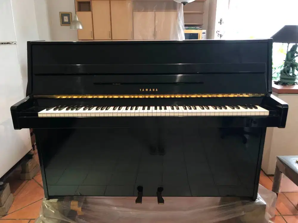 Piano yamaha LU 80