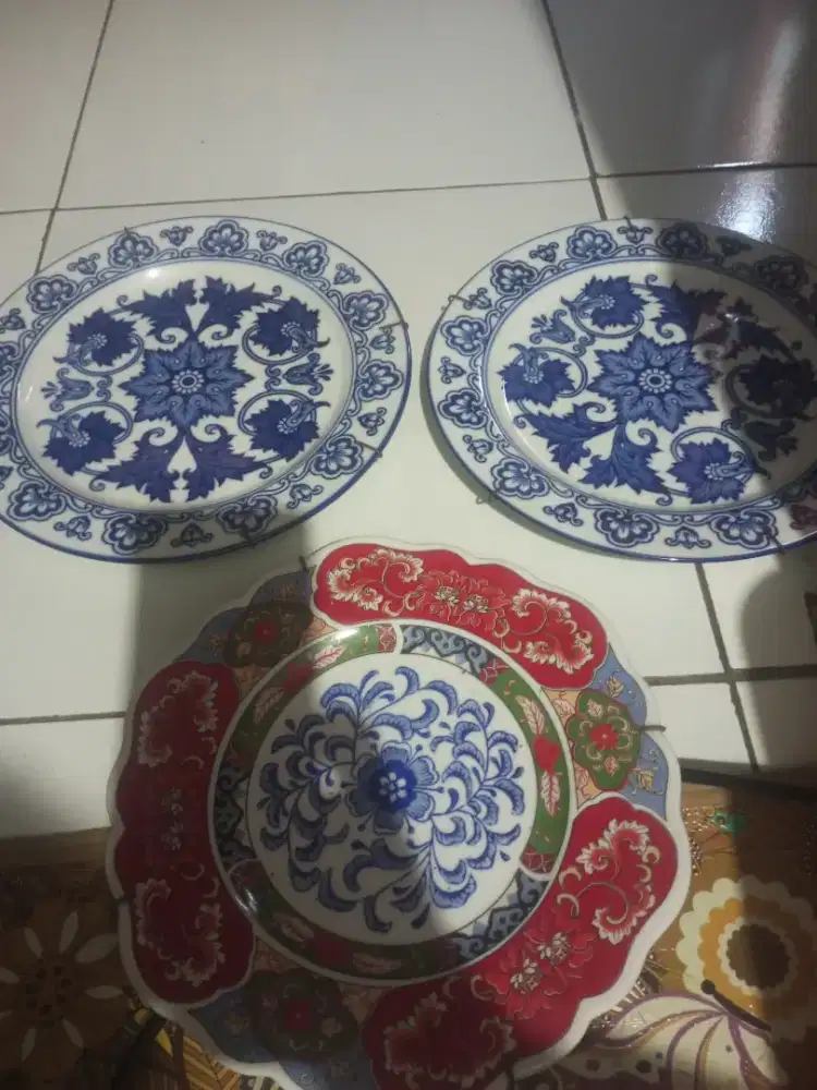 Piring dinding Hias Chinoiserie (2) + Japanese Imari (1) dan lainnya