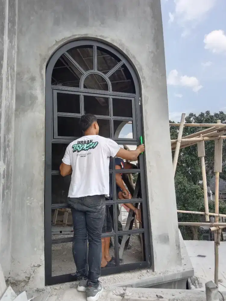 Jendela, pintu lengkung , bulat