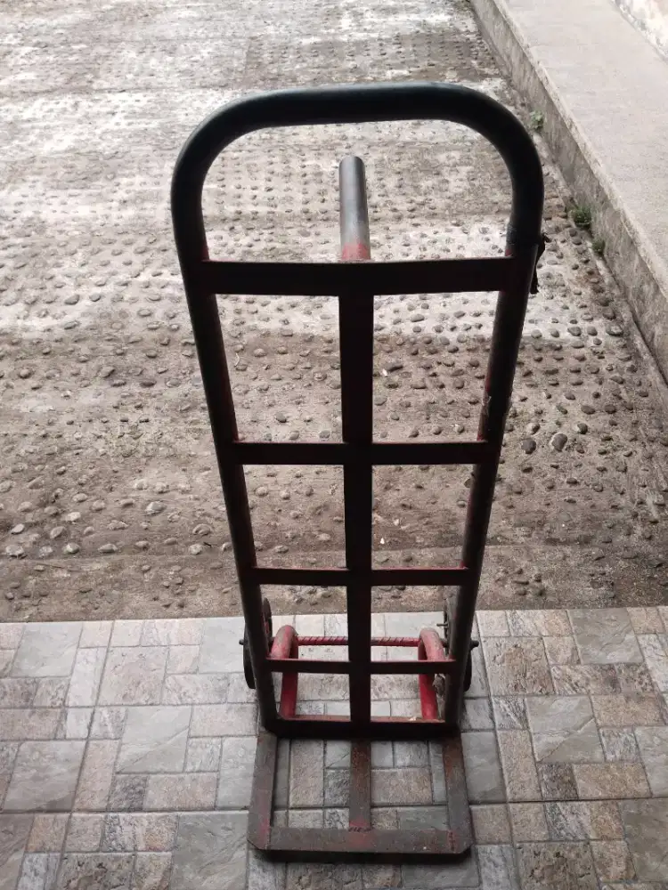 Troli barang besi tebal