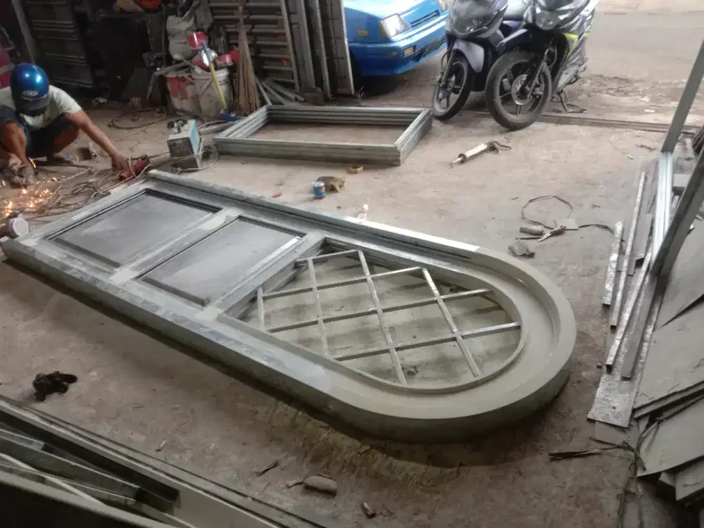 Pintu besi klasic lengkung