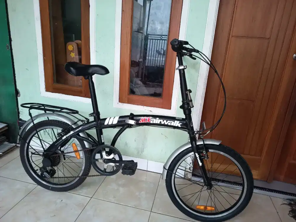 Sepeda lipat 20 inch Ace Airwalk Seperti baru