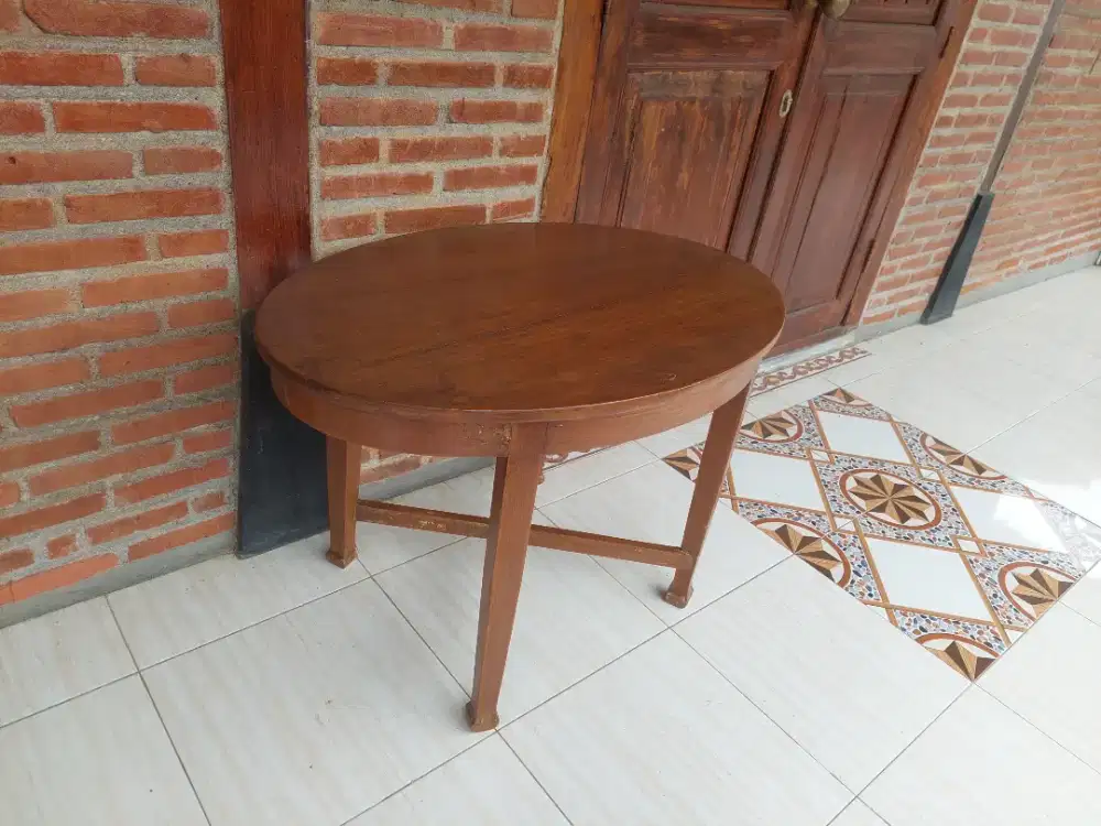 Meja Oval Kayu Jati Kuno