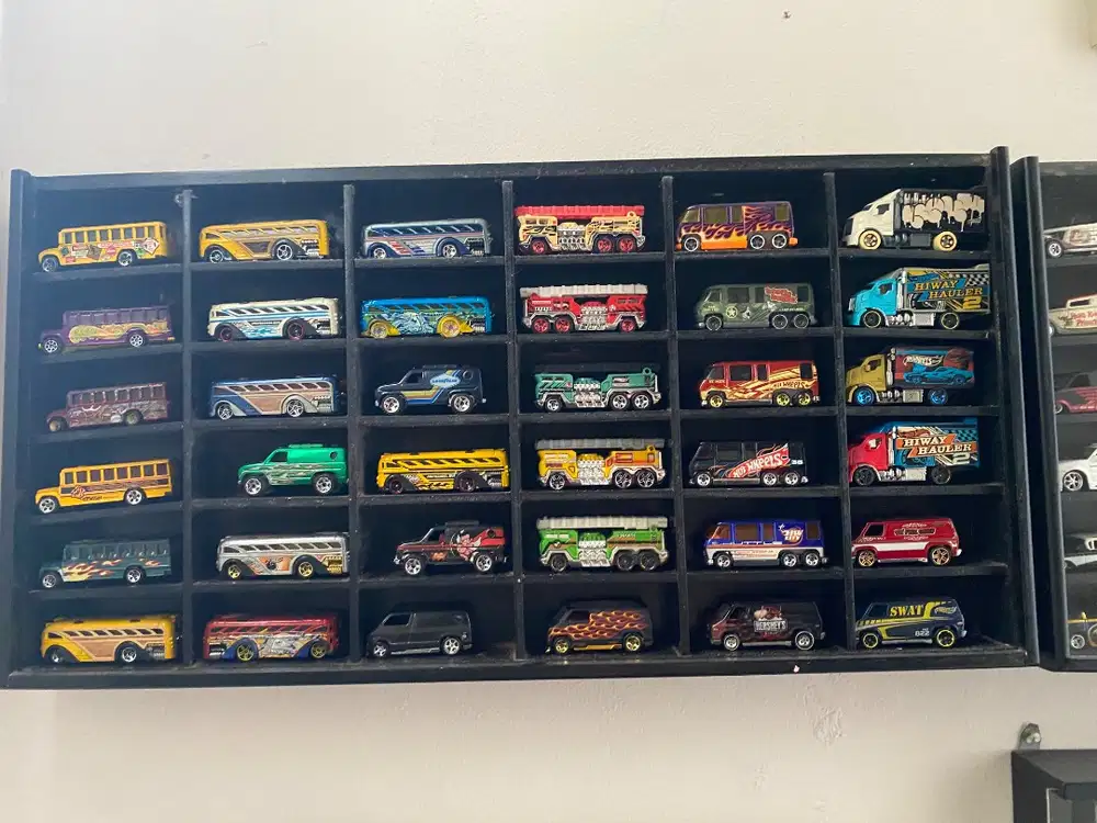 Jual mainan HOTWHEELS 1rak isi 32 mobil