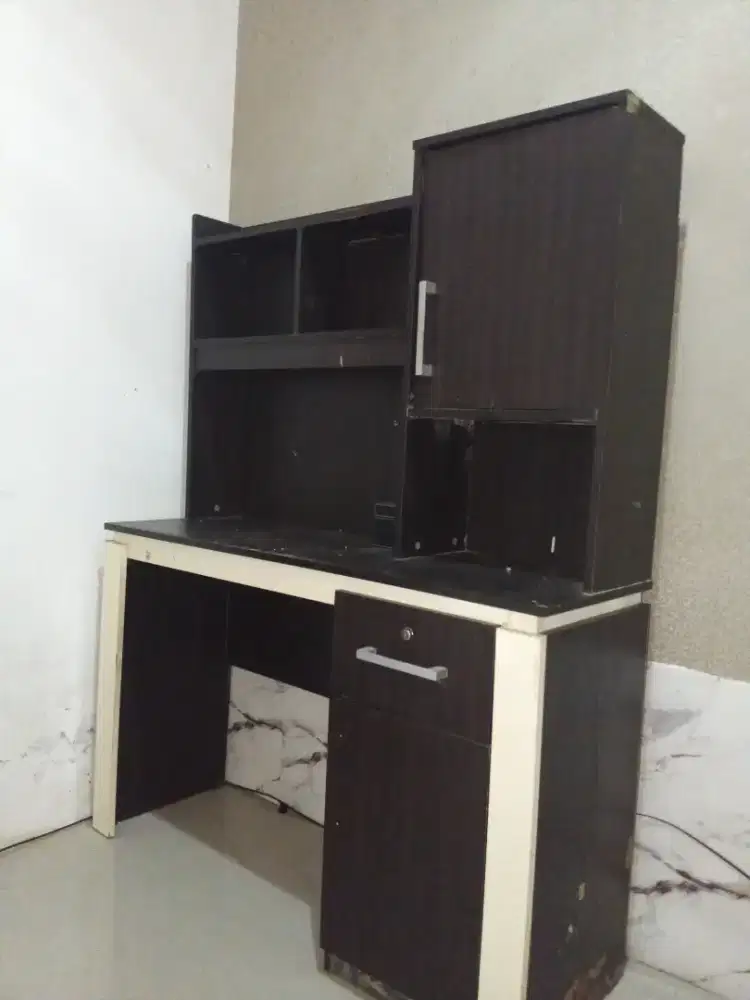 Meja belajar kayu minimalis