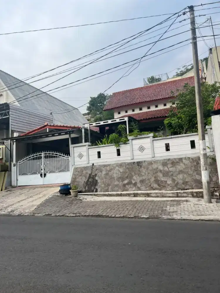 Rumah di jual siap huni mewah jalan lebar semarang barat