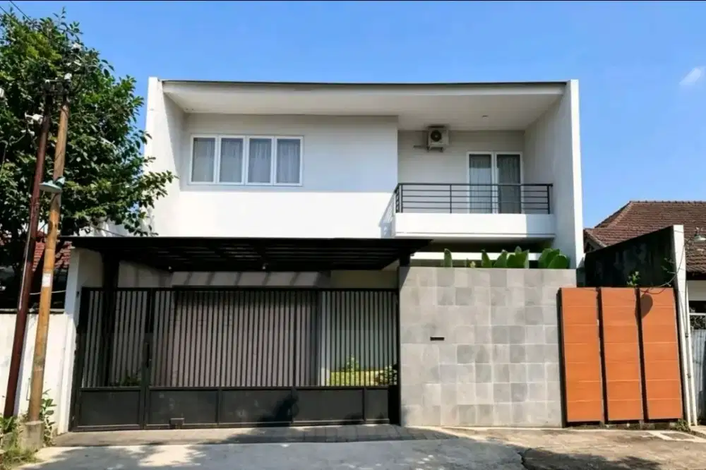 Rumah di jual mewah strategis siap huni dekat akpol gajah mungkur