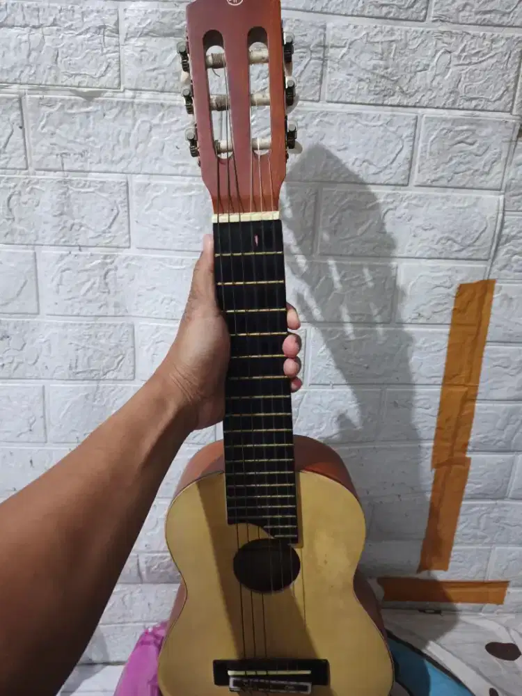 Gitar lele yamaha