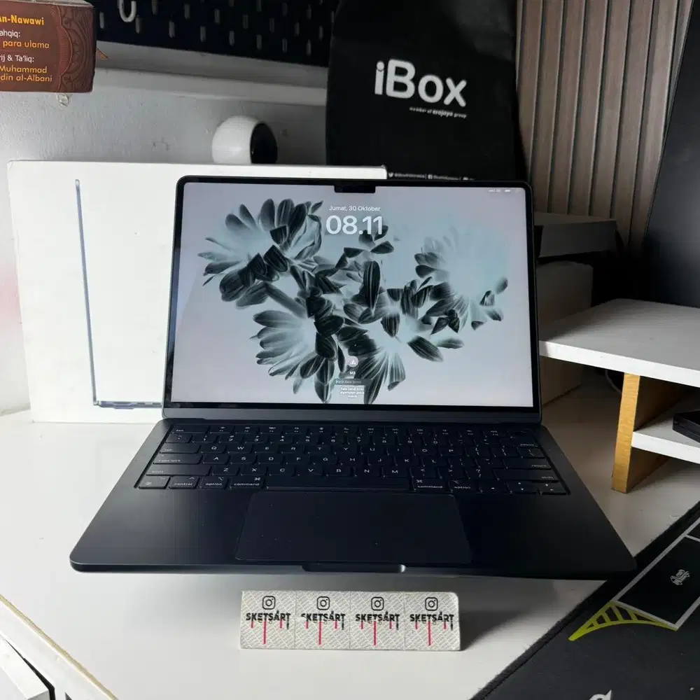 MacBook Air M3 16gb 256gb Midnight iBox Garansi Resmi Juni 2027