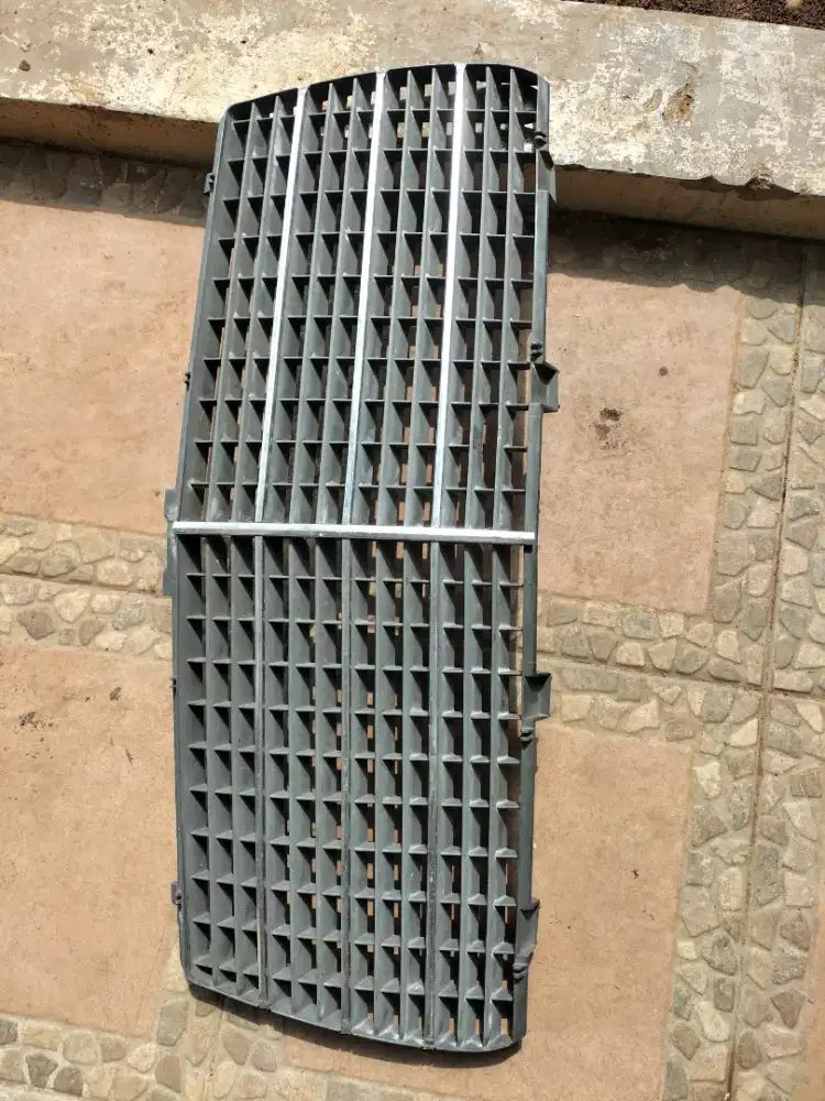 Grill w124 e320 tahun 93