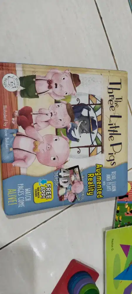 Board book three little pigs