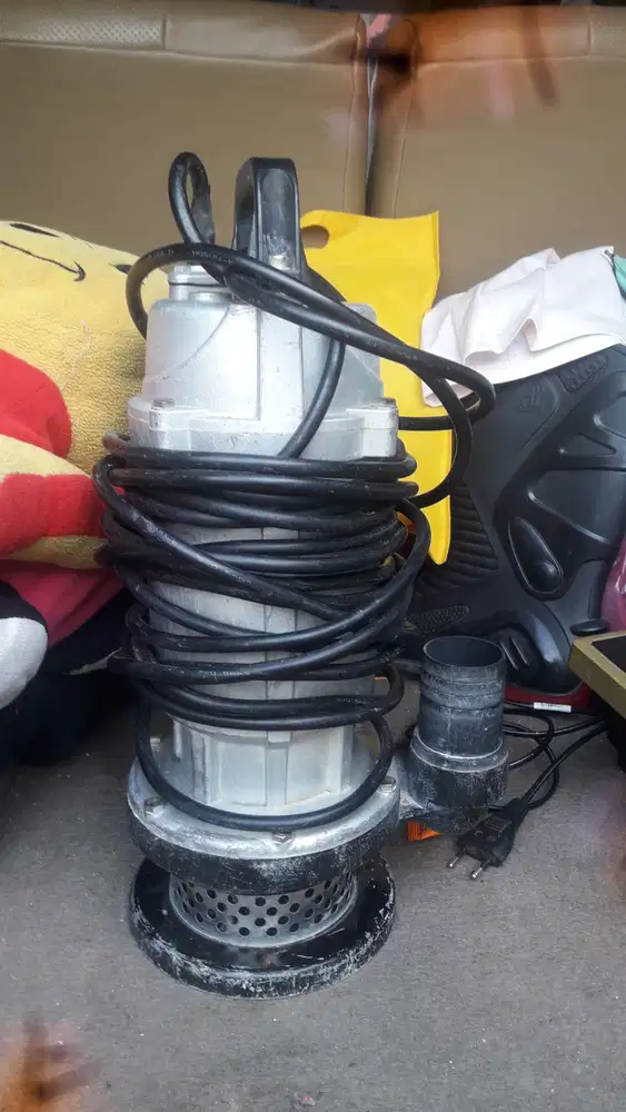 Dijual pompa air celup  kondisi 99^%