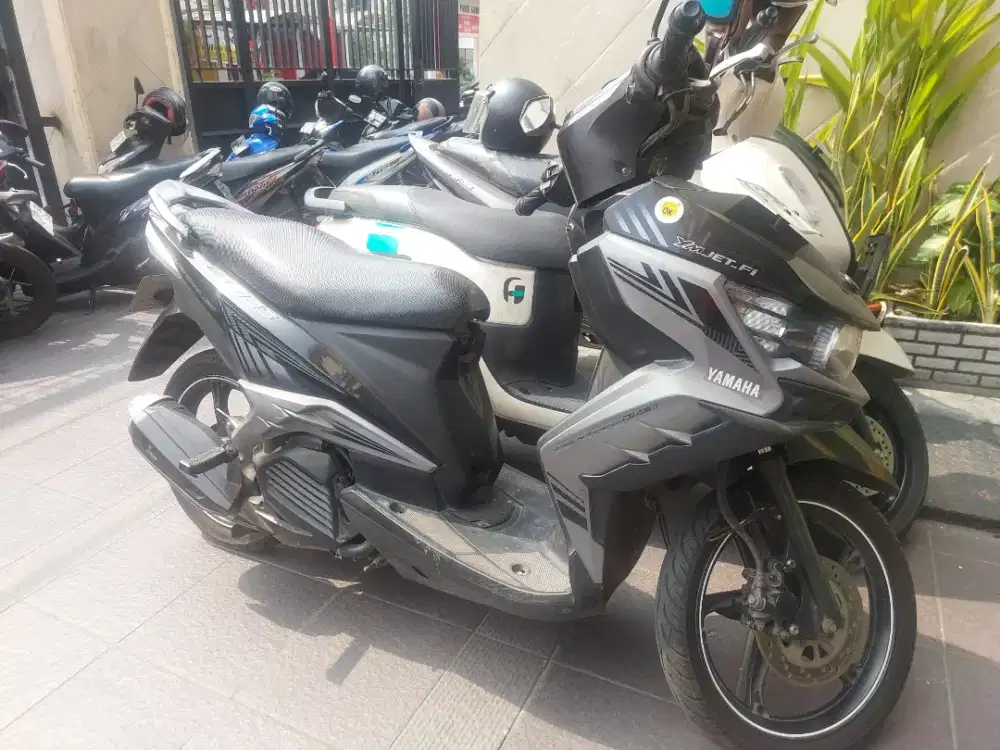 Jual santai tapi serius Yamaha Xeon 2015 hitam strip abu tua