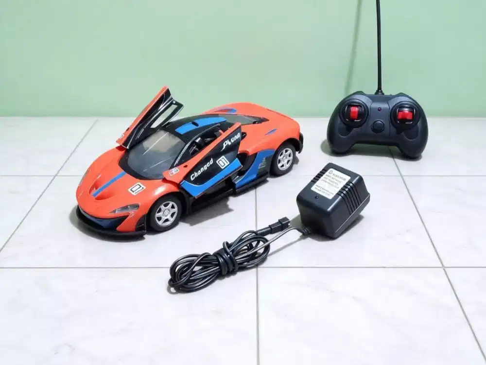 Mainan mobil remote