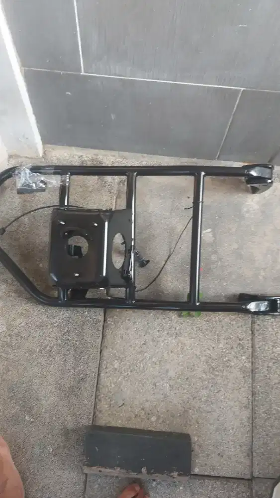 Tyre Hanger land cruiser VX 100 baru import