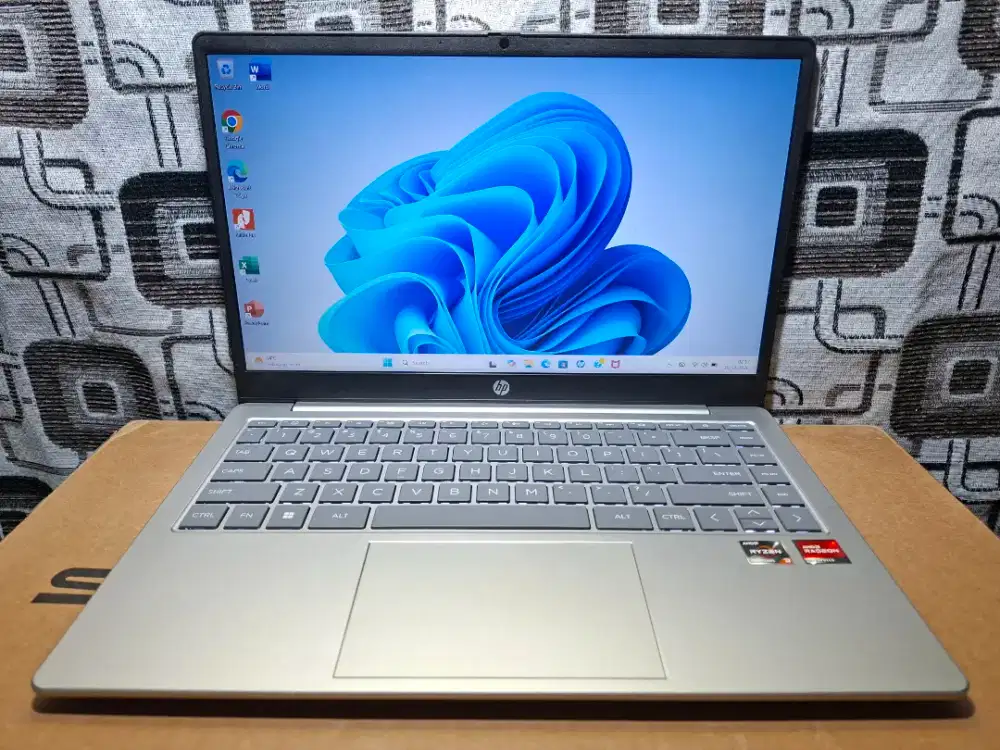 Laptop Hp Ryzen 3 7320U ram 8gb ssd 512 slim bazelless keyboard nyala