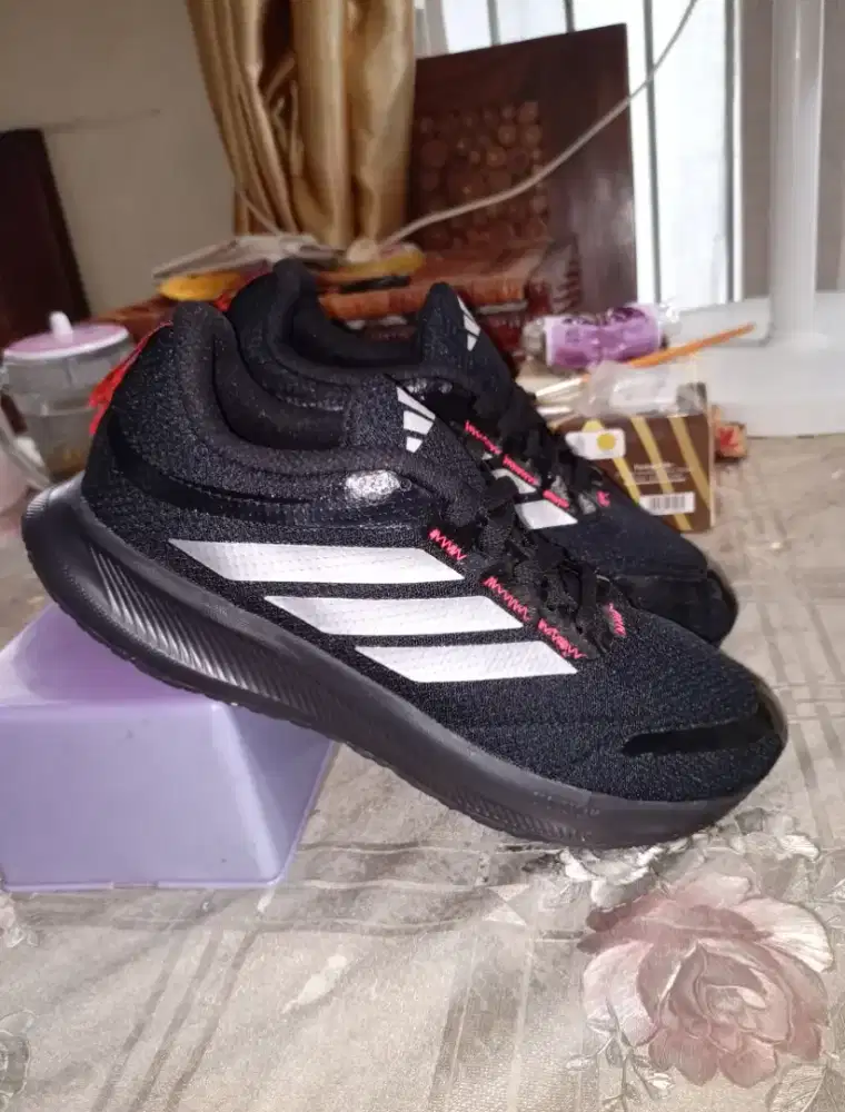Adidas Sepatu Running size 43 kondisi baru