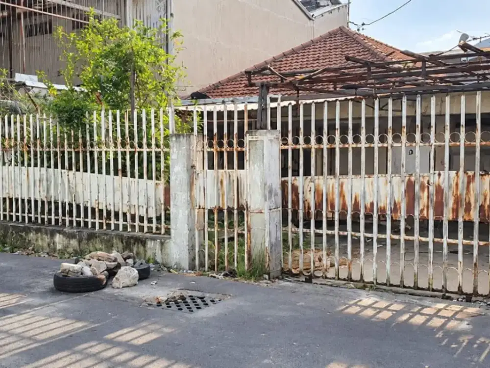 Dijual Rumah Pusat Kota di Jalan Petemon Surabaya