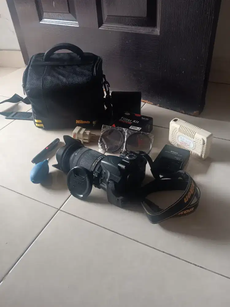 Dijual DSLR Nikon D3200 + Lensa Sigma 18- 250 mm