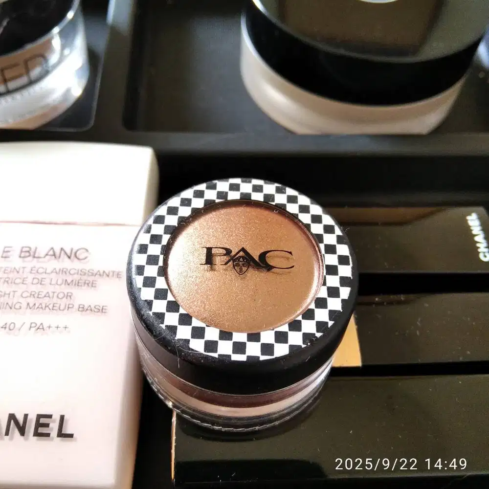 Eyeshadow PAC Martha Tilaar Waterproof Kilau Glamour Baru