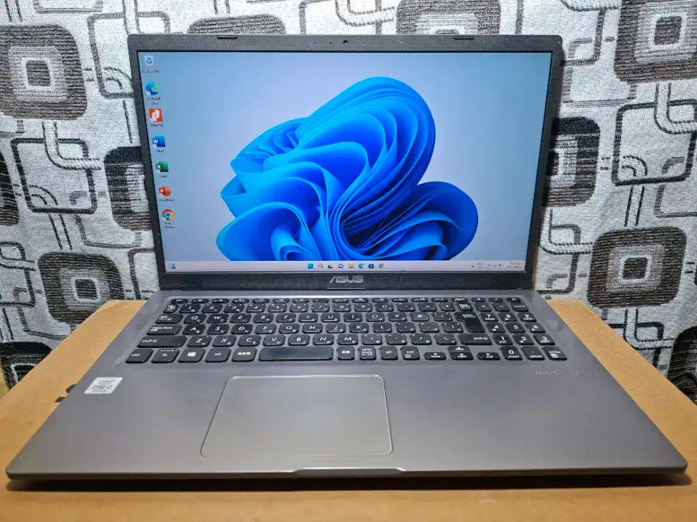 Laptop Asus VivoBook Core i7 ram 16gb ssd 512gb slim bazelless mantap
