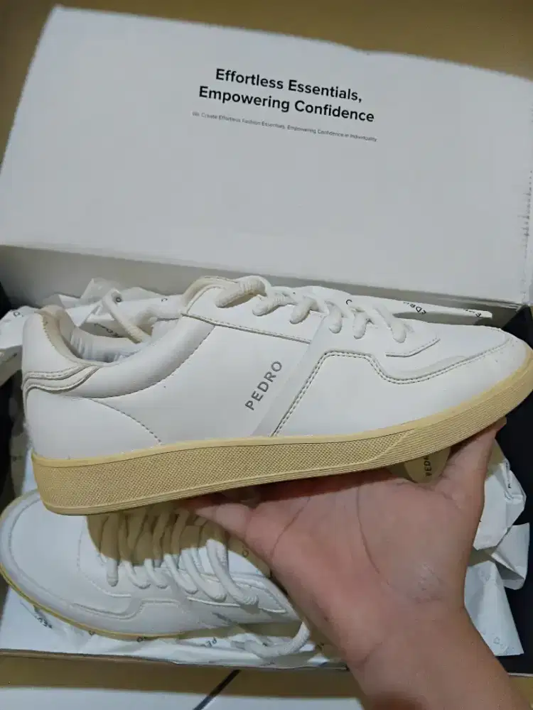 Sepatu putih pedro ori ukuran 40