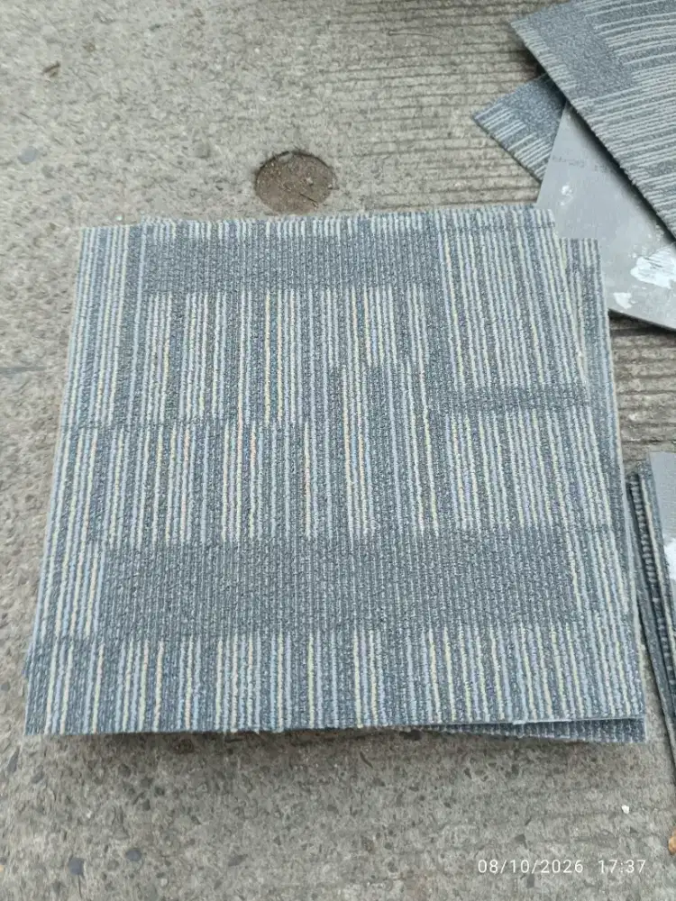 Karpet tile 50x50cm bekas berkualitas