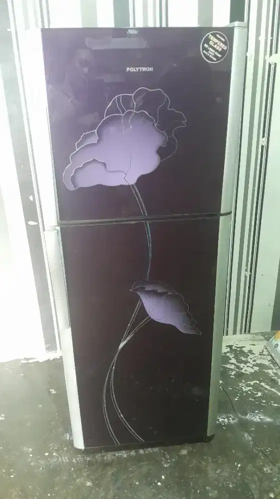 Kulkas polytron beleza